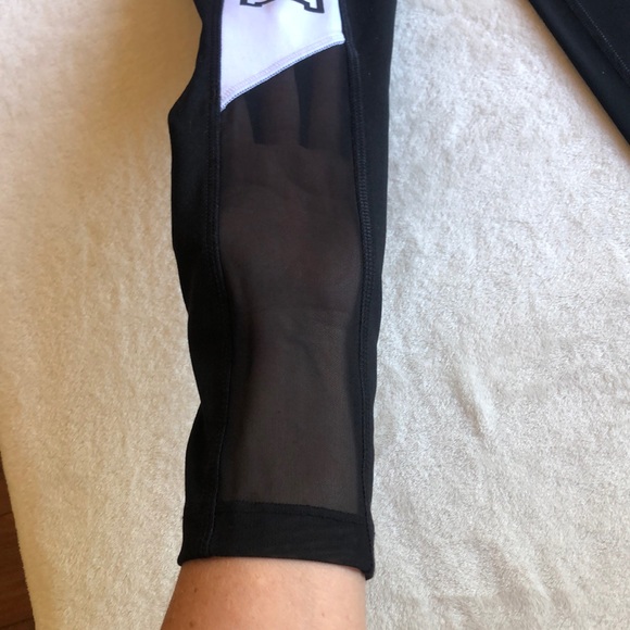 PINK VS Ultimate leggings size S - Picture 4 of 9